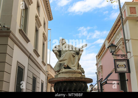 Statue von Jean-Louis Ernest Meissonier (ein französischer Künstler), außerhalb des Salvador Dali Museum in Figueres, Girona, Catelonia, Spanien. Stockfoto