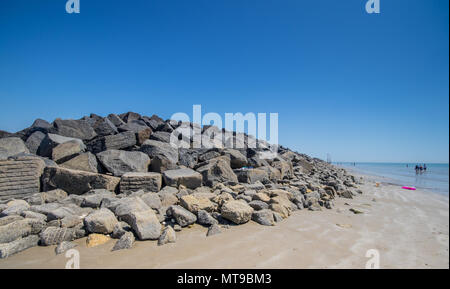 Elmer Strand Meer Abwehr in Middleton-on-Sea in der Nähe von Chichester, West Sussex, Großbritannien Stockfoto