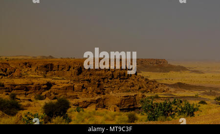 Felsige Landschaft der Sahara Wüste in der Nähe von Tchirozerine region Agadez, Niger Stockfoto