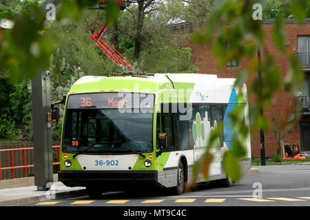 Montreal, Kanada, 27. Mai, 2018.100% Electric Bus an der Ladestation. Credit: Mario Beauregard/Alamy leben Nachrichten Stockfoto