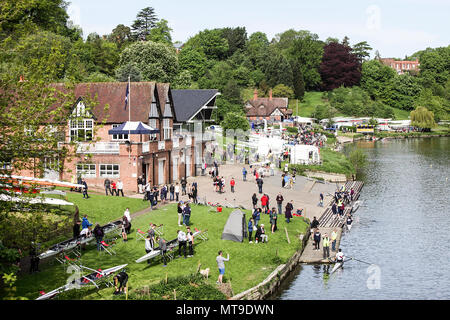 Die Shrewsbury Regatta im Mai 2018. Verschiedene Aspekte dieser jährlichen Veranstaltung, die von Boot Besatzungen, Boot Häuser und unabhängigen Schulen teilnehmen. Stockfoto