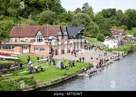 Die Shrewsbury Regatta im Mai 2018. Verschiedene Aspekte dieser jährlichen Veranstaltung, die von Boot Besatzungen, Boot Häuser und unabhängigen Schulen teilnehmen. Stockfoto