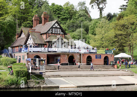 Die Shrewsbury Regatta im Mai 2018. Verschiedene Aspekte dieser jährlichen Veranstaltung, die von Boot Besatzungen, Boot Häuser und unabhängigen Schulen teilnehmen. Stockfoto