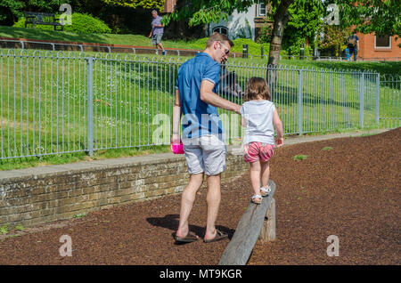 Windsor, Großbritannien. 27. Mai 2018. UK Wetter: heiß und schwül in Windsor. Matthäus Ashmore/Alamy leben Nachrichten Stockfoto