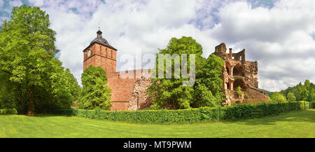 Ruinen des Heidelberger Schlosses (Heidelberger Schloss) im Frühjahr, Panoramic Image Stockfoto