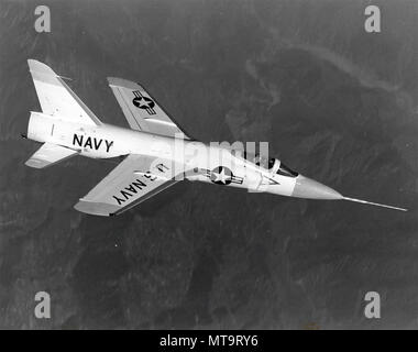 # OTD 18 Apr 1958 auf der Edwards Air Force Base-Commander George C. Watkins flog eine Grumman F11F-1 F Super Tiger, wie in diesem Foto, zu einem offiziellen Höhenrekord für Klasse C (Turbine Powered) Flugzeuge. Er zoom - stieg der Marine Fighter auf eine Höhe von 76,828 m. ) Stockfoto