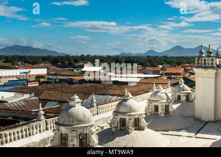 Leon, Nicaragua. Februar 12, 2018. Ansicht der Stadt von Leon von der Oberseite der Muttergottes von der Grace Cathedral Stockfoto