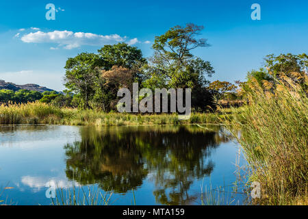 Landschaft Blick auf den See, im Vorgewende, Simbabwe. Oktober 17, 2016. Stockfoto