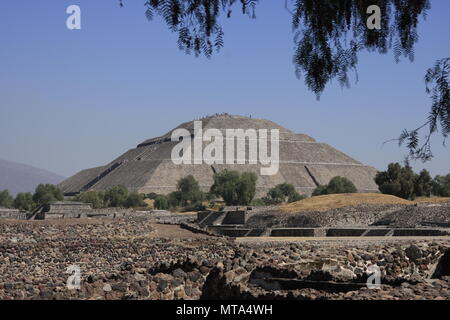 Teotihucan-Seite Blick auf die Pyramide des Mondes. Stockfoto