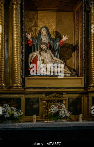 Kapelle, wo die Pieta von Gregorio Fernandez ist, in der katholischen Pfarrkirche, San Martín und San Benito el Viejo, Valladolid, Schloss und Leon, Spanien Stockfoto