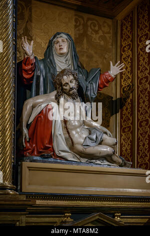 Kapelle, wo die Pieta von Gregorio Fernandez ist, in der katholischen Pfarrkirche, San Martín und San Benito el Viejo, Valladolid, Schloss und Leon, Spanien Stockfoto