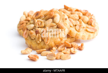 Süße cookies mit Erdnüssen auf weißem Hintergrund. Stockfoto