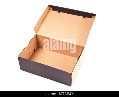 Schwarzer Karton mit Deckel auf weißem Hintergrund öffnen Stockfoto