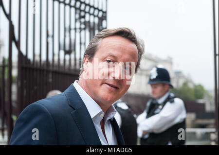 St. Stephen's Eingang, Houses of Parliament, Westminster, London. 5. September 2016. Ex der britische Premierminister kommt am Eingang des hl. Stephanus Stockfoto