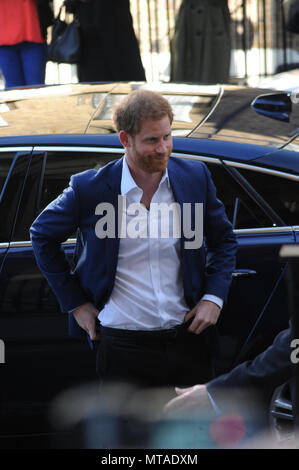 Prinz Harry und Prinz William das Gewächshaus Zentrum von Treibhausgasen Sport Mit: Prinz Harry, Prinz William, Wo: London, Vereinigtes Königreich, wenn: 26 Apr 2018 Credit: WENN.com öffnen Stockfoto