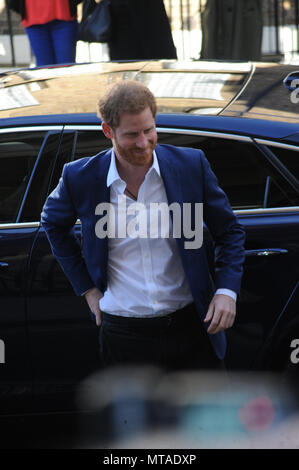 Prinz Harry und Prinz William das Gewächshaus Zentrum von Treibhausgasen Sport Mit: Prinz Harry, Prinz William, Wo: London, Vereinigtes Königreich, wenn: 26 Apr 2018 Credit: WENN.com öffnen Stockfoto