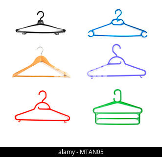 Set aus Kunststoff Kleiderbügel für Kleidung auf einem weißen Hintergrund Stockfoto