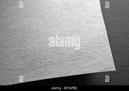 Makroaufnahme der Ecke des Papiers. Mockup. Nahaufnahme Stockfoto