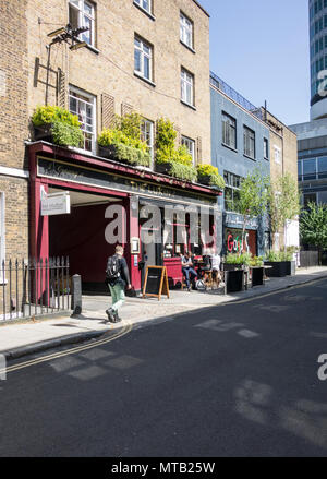 Die Lukin Public House und die Rebecca Hossack Galerie auf Conway Street, Fitzroy Square, Westminster, London, W1, UK Stockfoto