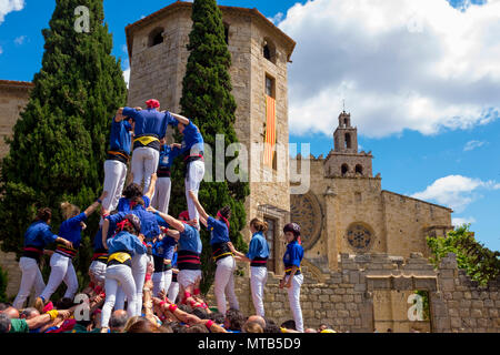 Castellers-katalanischen menschlichen Türme in Placa Octavia, Sant Cugat del Valles, Barcelona, Katalonien. Stockfoto