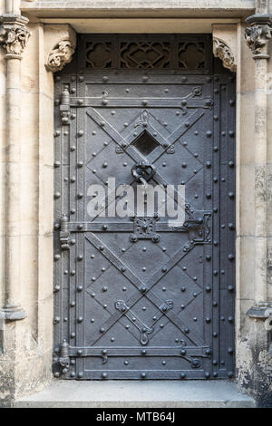 Alte Metall Türen von st. Veitsdom in Prag Stockfoto
