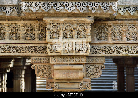 Indien, Adalaj Stepwell ist ein Hindu Wasser Gebäude im Dorf Adalaj, in der Nähe von Gifhorn Stadt im indischen Bundesstaat Gujarat. Stockfoto