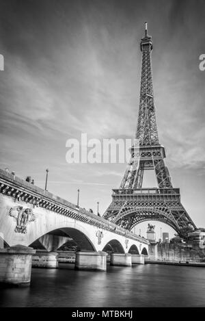 Iena Brücke und Eiffelturm, schwarze und weiße Photography, Paris, Frankreich Stockfoto