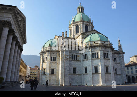 Piazza Giuseppe Verdi, Como Dom (Kathedrale Santa Maria Assunta; Duomo di Como) die Stadt Como, Comer See, Lombardei, Italien, Januar 2018 Stockfoto