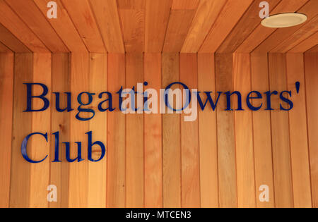 Der Eingang zu den Bugatti Owners Club Klubhaus in Prescott hillclimb in der Nähe von Gotherington, Gloucestershire, UK. Stockfoto