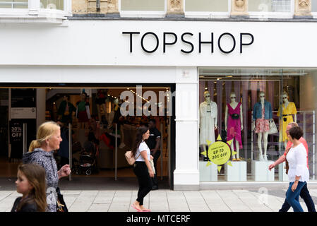 Cardiff, Wales, Großbritannien, 27. Mai 2018: Topshop Eingang zu Ihrem Store in Cardiff High Street Stockfoto