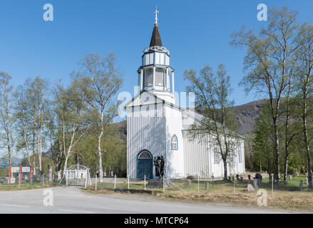 Kåfjord weiße hölzerne Pfarrkirche in Kåfjord, Alta, Finnmark, Norwegen. Älteste Kirche in Alta Stockfoto