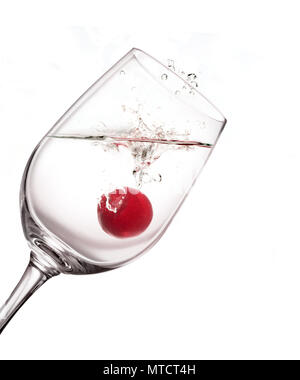 Wein Glas mit Sherry auf weißem Hintergrund. Stockfoto