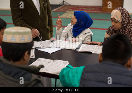 Rom. Bangla Sprache, Schule, Studium des Korans und der Geschichte und Geographie Bangladesch, im Islamischen Kulturzentrum in der Torpignattara dist Stockfoto