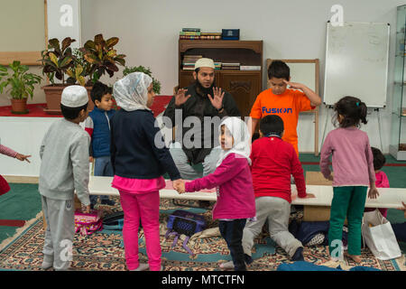 Rom. Bangla Sprache, Schule, Studium des Korans und der Geschichte und Geographie Bangladesch, im Islamischen Kulturzentrum in der Torpignattara dist Stockfoto