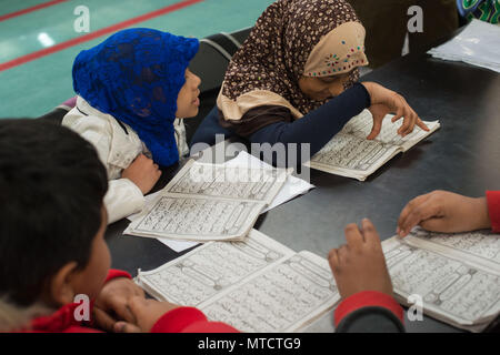 Rom. Bangla Sprache, Schule, Studium des Korans und der Geschichte und Geographie Bangladesch, im Islamischen Kulturzentrum in der Torpignattara dist Stockfoto