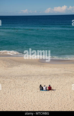 Sie Surfer von Bronte Beach in Sydney, NSW, Australien Stockfoto