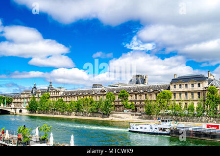 Der Seine an einem schönen Sommer in Paris. Stockfoto