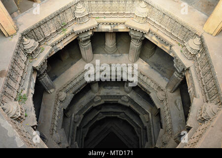 Dada Hari ni Vav Stufenbrunnen ein Hindu Wasser Gebäude im Dorf Adalaj, ist der Nähe von Ahmedabad Stadt im indischen Bundesstaat Gujarat. Stockfoto