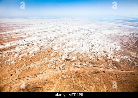 Landschaft der Wüste in der Nähe des Toten Meeres von Masada Festung gesehen, Israel Stockfoto