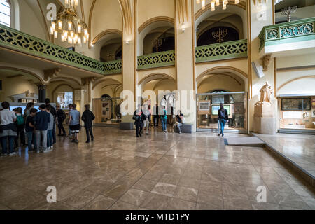 Blick in das Innere des Jüdischen Museums in Prag, Tschechische Republik Stockfoto