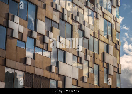 Der Cube Gebäude an einem schönen sonnigen Tag in Birmingham, Großbritannien Stockfoto