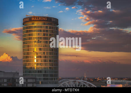 Die Rotunde Gebäude in Birmingham, UK bei Sonnenuntergang Stockfoto