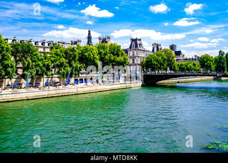 Der Seine an einem schönen Sommer in Paris. Stockfoto