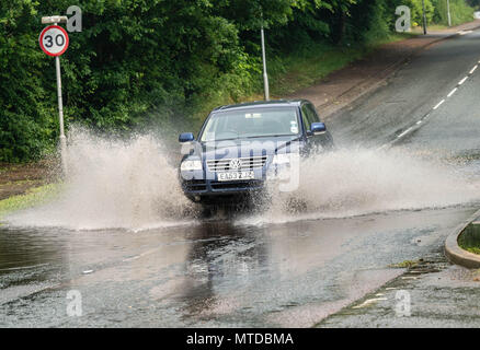 Brentwood, Essex, 29. Mai 2018 UK Wetter, schwere Gewitter führen zu Überschwemmungen in Brentwood, Essex Credit: Ian Davidson/Alamy leben Nachrichten Stockfoto