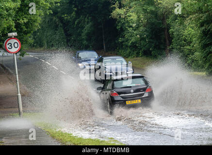 Brentwood, Essex, 29. Mai 2018 UK Wetter, schwere Gewitter führen zu Überschwemmungen in Brentwood, Essex Credit: Ian Davidson/Alamy leben Nachrichten Stockfoto