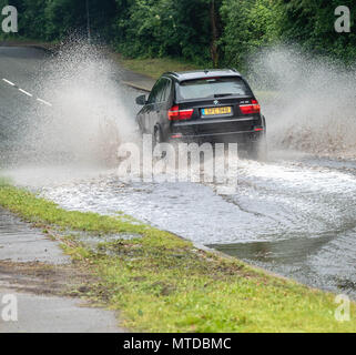 Brentwood, Essex, 29. Mai 2018 UK Wetter, schwere Gewitter führen zu Überschwemmungen in Brentwood, Essex Credit: Ian Davidson/Alamy leben Nachrichten Stockfoto