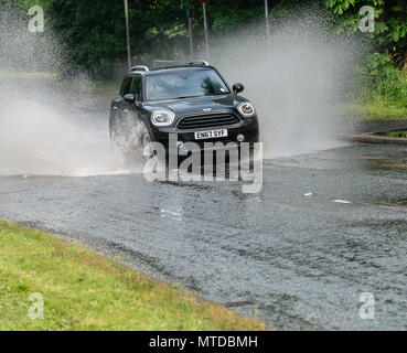 Brentwood, Essex, 29. Mai 2018 UK Wetter, schwere Gewitter führen zu Überschwemmungen in Brentwood, Essex Credit: Ian Davidson/Alamy leben Nachrichten Stockfoto