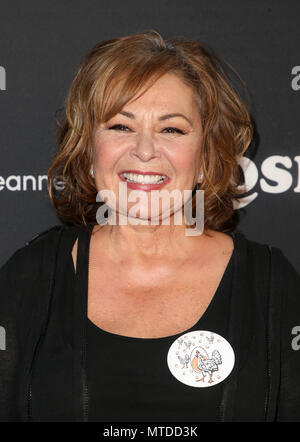 *** Foto *** ABC BRICHT ROSEANNE NACH RASSISTISCHEN TWEET Burbank, CA - 23. März: Roseanne Barr, bei "Roseanne" Premiere an der Walt Disney Studio Lot am 23. März 2018 in Burbank, Kalifornien. Credit: Faye Sadou/MediaPunch Stockfoto