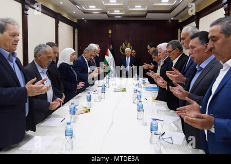 Ramallah, West Bank, Palästina. 29 Mai, 2018. Palästinensischen Presinet Mahmud Abbas trifft sich mit Mitgliedern des Zentralkomitees der Fatah-bewegung in der West Bank Stadt Ramallah am 29. Mai 2018 Credit: thaer Ganaim/APA-Images/ZUMA Draht/Alamy leben Nachrichten Stockfoto