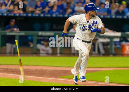 Kansas City, MO, USA. 29 Mai, 2018. Hunter Dozier #17 der Kansas City Royals läuft während des Spiels am Kauffman Stadium in Kansas City, MO. Kyle Rivas/Cal Sport Media/Alamy leben Nachrichten Stockfoto